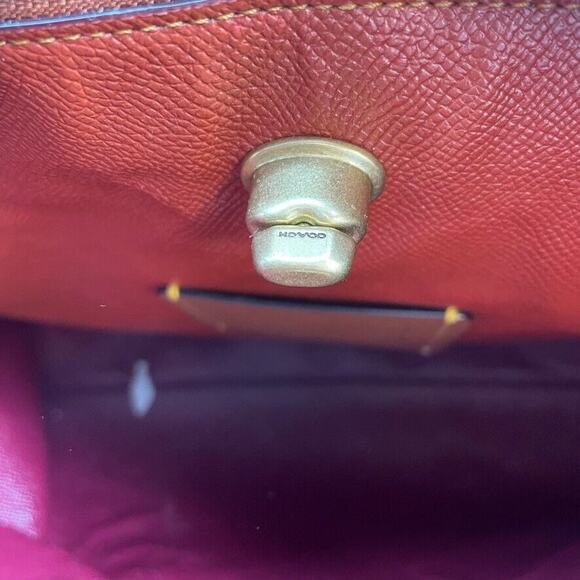 Coach Willow Tote In Signature Canvas C0693 Retail $350 Good Condition - Picture 7 of 8